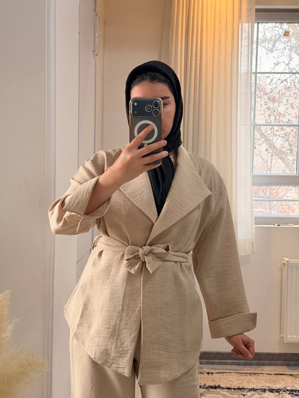 ست کت و شلوار زنانه مناسب روزمره و مهمانی رنگ کرم - پی ام کالکشن
